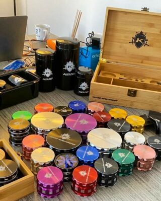 How many Kozo Grinders can you spot in this picture? 🖤❤️💚💛💙💜 It’s never enough Kozo Grinders 😍
#KozoGrinders – a perfect grind!